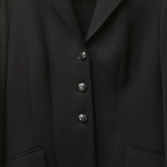 Cynthia Munro Hadfield’s LTD Equestrian Riding Jacket - Picture 3 of 15